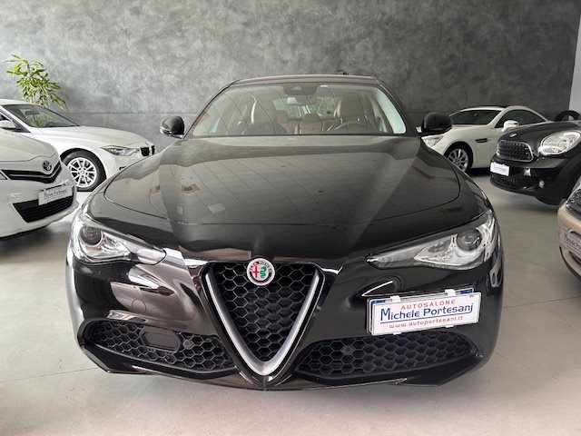 ALFA ROMEO Giulia (2016)